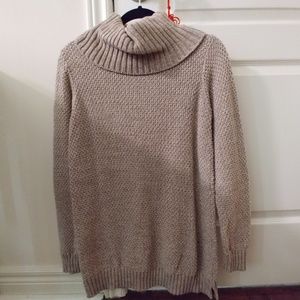 Oversized beige turtleneck